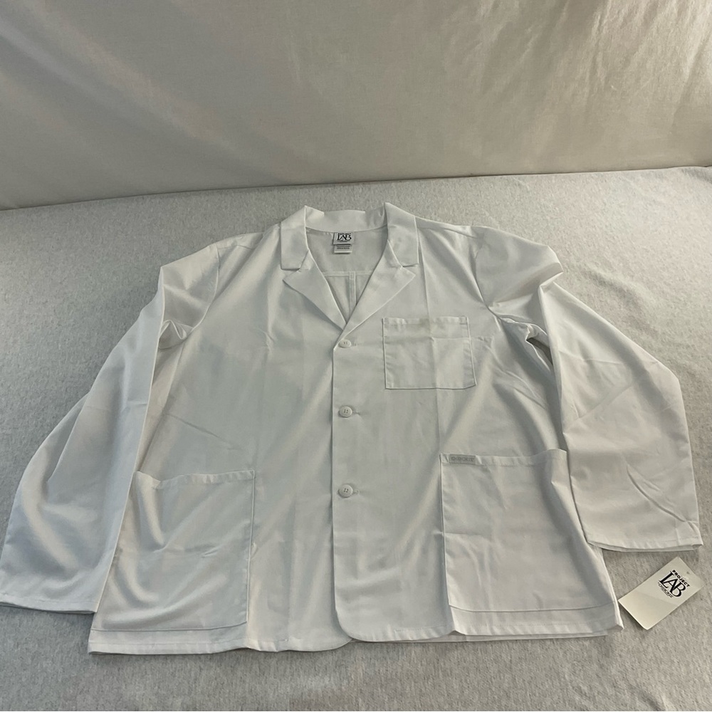 CHEROKEE UNIFORMS PROJECT LAB MODERN CLASSIC MEN’S SCRUB /LAB COAT SIZE:XL/WHITE